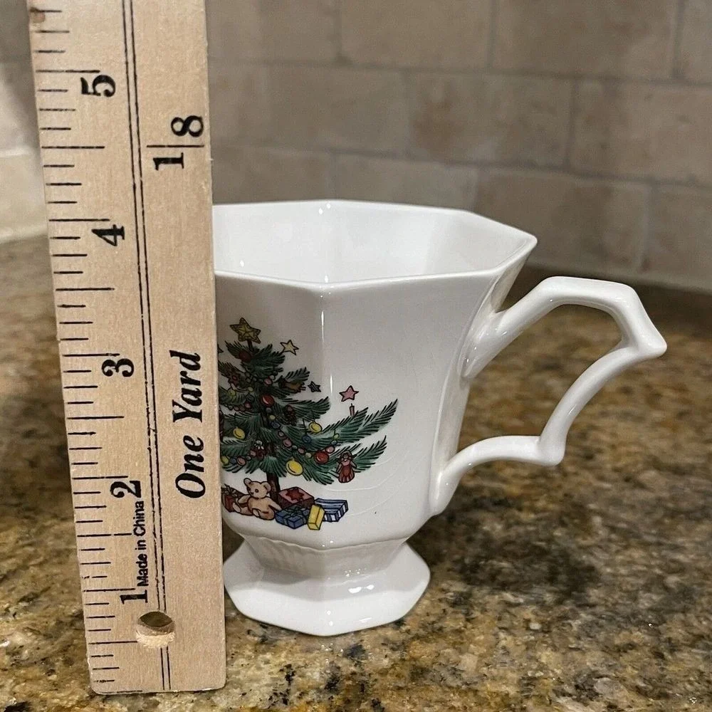 Nikko Christmas Tree Christmastime Coffee Cups w‎ Match Saucers Ceramic Set Of 2